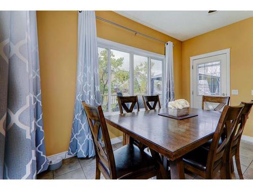 304 Oakmere Way, Chestermere, AB - Indoor Photo Showing Dining Room