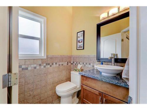 304 Oakmere Way, Chestermere, AB - Indoor Photo Showing Bathroom