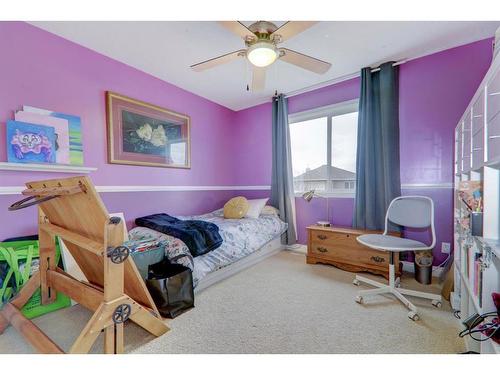 304 Oakmere Way, Chestermere, AB - Indoor Photo Showing Bedroom