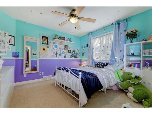 304 Oakmere Way, Chestermere, AB - Indoor Photo Showing Bedroom