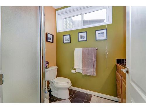 304 Oakmere Way, Chestermere, AB - Indoor Photo Showing Bathroom