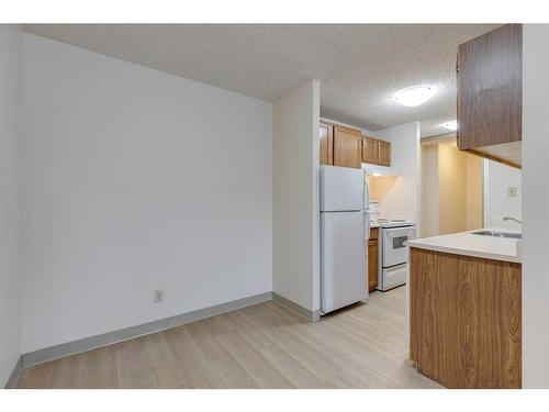 711-924 14 Avenue Sw, Calgary, AB - Indoor Photo Showing Kitchen