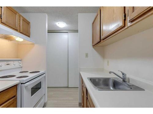 711-924 14 Avenue Sw, Calgary, AB - Indoor Photo Showing Kitchen