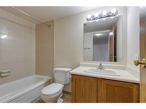 711-924 14 Avenue Sw, Calgary, AB - Indoor Photo Showing Bathroom