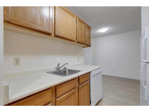 711-924 14 Avenue Sw, Calgary, AB - Indoor Photo Showing Kitchen