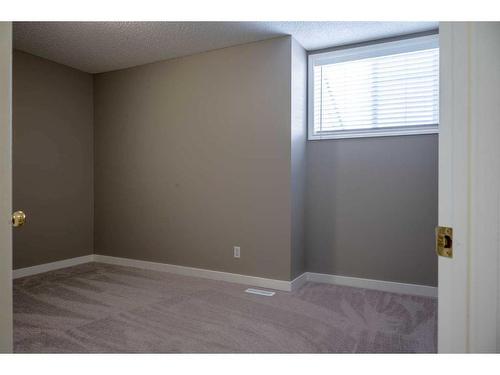 27 Somervale Park Sw, Calgary, AB - Indoor Photo Showing Other Room