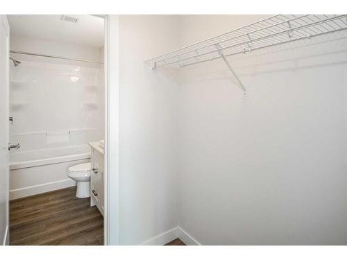 421-40 Walgrove Se, Calgary, AB - Indoor Photo Showing Bathroom