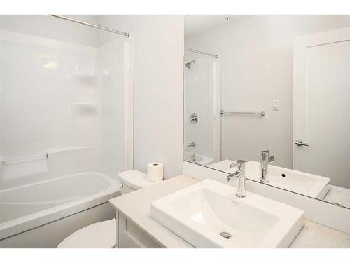 421-40 Walgrove Se, Calgary, AB - Indoor Photo Showing Bathroom