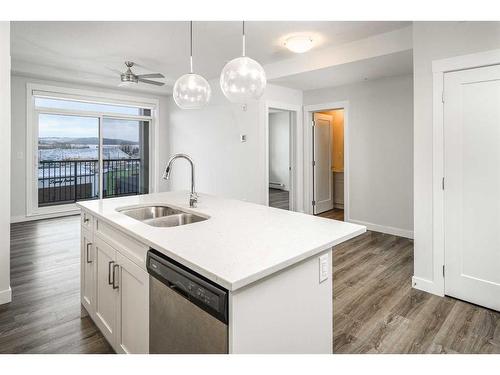 421-40 Walgrove Se, Calgary, AB - Indoor Photo Showing Kitchen With Double Sink