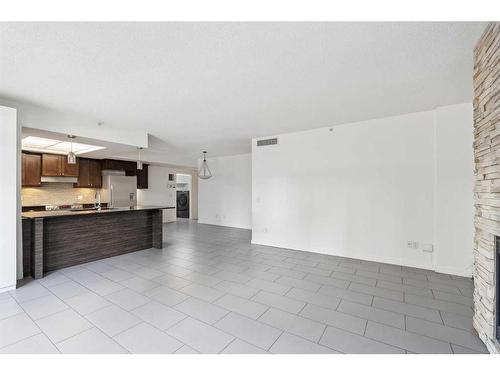 110-114 15 Avenue Sw, Calgary, AB - Indoor Photo Showing Kitchen