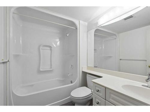 110-114 15 Avenue Sw, Calgary, AB - Indoor Photo Showing Bathroom