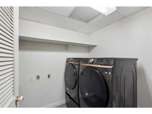 110-114 15 Avenue Sw, Calgary, AB - Indoor Photo Showing Laundry Room