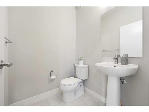 510 Sage Meadows Gardens Nw, Calgary, AB - Indoor Photo Showing Bathroom