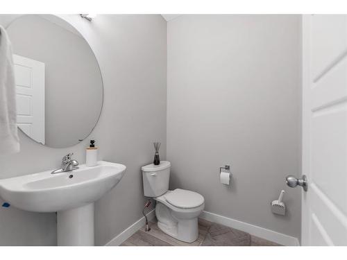 283 Wolf Creek Way Se, Calgary, AB - Indoor Photo Showing Bathroom