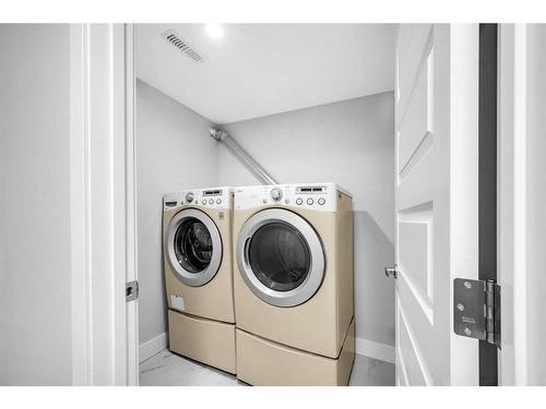 310 Wascana Crescent Se, Calgary, AB - Indoor Photo Showing Laundry Room