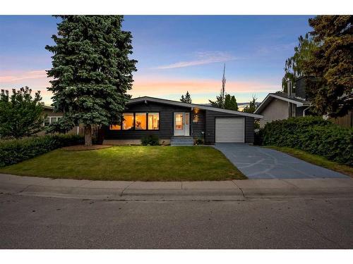 310 Wascana Crescent Se, Calgary, AB - Outdoor With Facade