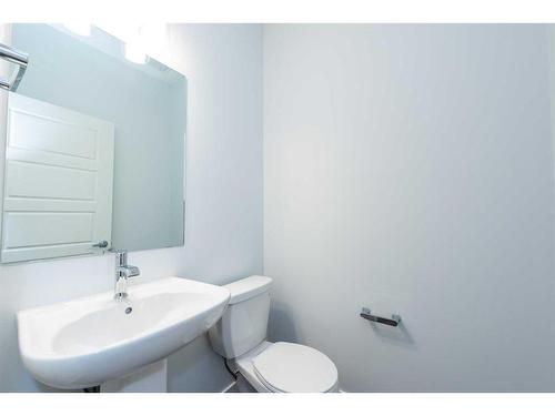 418-137 Red Embers Link Ne, Calgary, AB - Indoor Photo Showing Bathroom