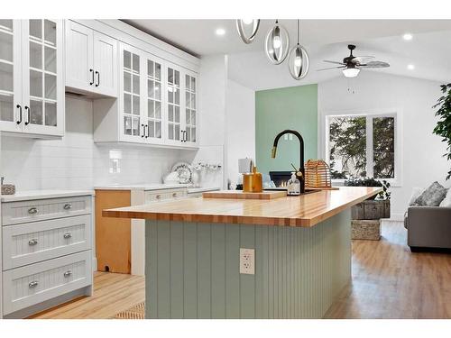 25-610 4 Avenue Sw, Sundre, AB - Indoor Photo Showing Kitchen