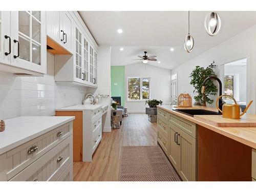 25-610 4 Avenue Sw, Sundre, AB - Indoor Photo Showing Kitchen