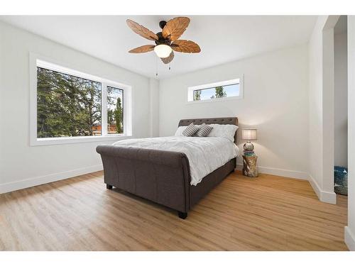 25-610 4 Avenue Sw, Sundre, AB - Indoor Photo Showing Bedroom