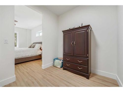 25-610 4 Avenue Sw, Sundre, AB - Indoor Photo Showing Bedroom