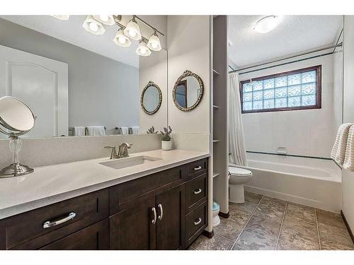 89 Hawkside Road Nw, Calgary, AB - Indoor Photo Showing Bathroom