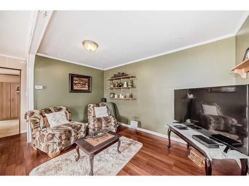 134 2 Street West, Cremona, AB - Indoor Photo Showing Living Room