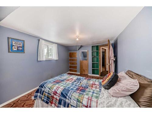 134 2 Street West, Cremona, AB - Indoor Photo Showing Bedroom