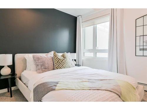 112-120 18 Avenue Sw, Calgary, AB - Indoor Photo Showing Bedroom