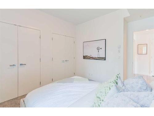 112-120 18 Avenue Sw, Calgary, AB - Indoor Photo Showing Bedroom