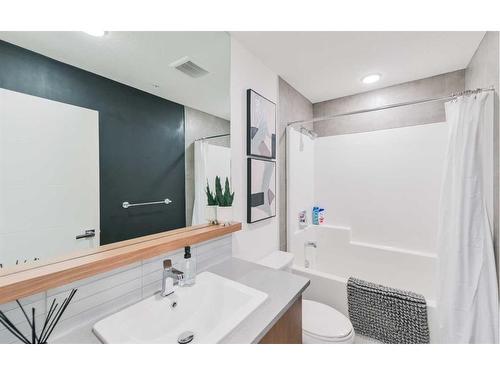 112-120 18 Avenue Sw, Calgary, AB - Indoor Photo Showing Bathroom