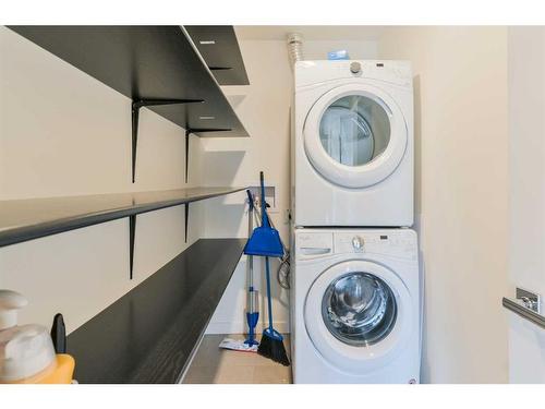 112-120 18 Avenue Sw, Calgary, AB - Indoor Photo Showing Laundry Room