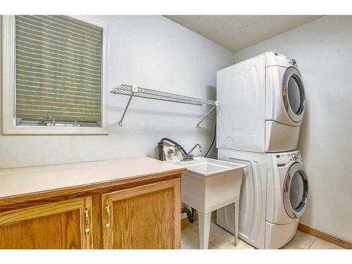 296 Edgebank Circle Nw, Calgary, AB - Indoor Photo Showing Laundry Room