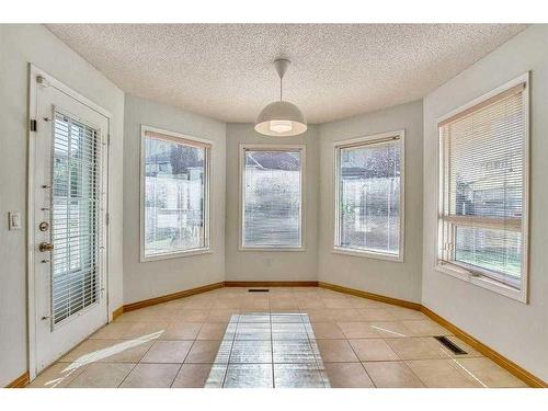 296 Edgebank Circle Nw, Calgary, AB - Indoor Photo Showing Other Room