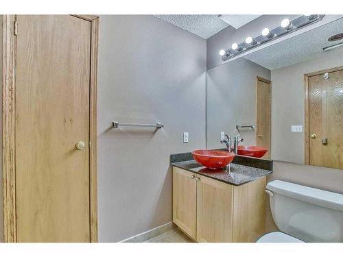 296 Edgebank Circle Nw, Calgary, AB - Indoor Photo Showing Bathroom