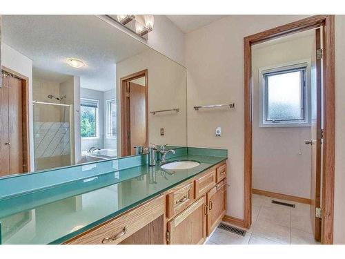 296 Edgebank Circle Nw, Calgary, AB - Indoor Photo Showing Bathroom