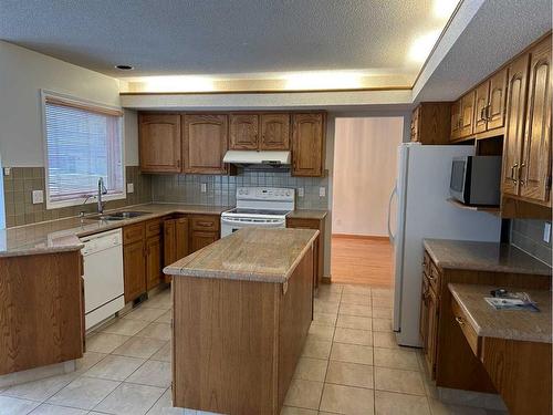 296 Edgebank Circle Nw, Calgary, AB - Indoor Photo Showing Kitchen