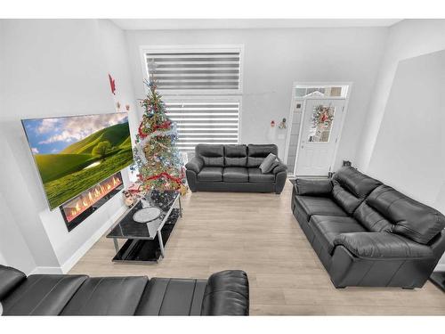 217 Walcrest Way Se, Calgary, AB - Indoor Photo Showing Living Room