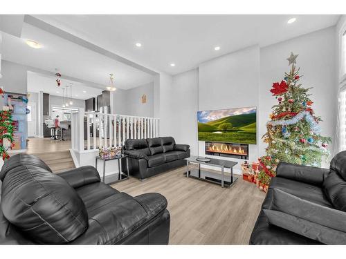 217 Walcrest Way Se, Calgary, AB - Indoor Photo Showing Living Room