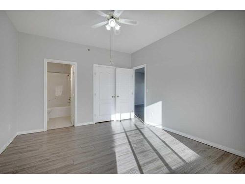 301-4507 45 Street Sw, Calgary, AB - Indoor Photo Showing Other Room