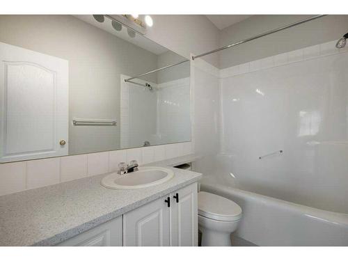 301-4507 45 Street Sw, Calgary, AB - Indoor Photo Showing Bathroom