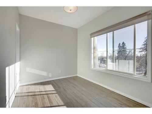 301-4507 45 Street Sw, Calgary, AB - Indoor Photo Showing Other Room