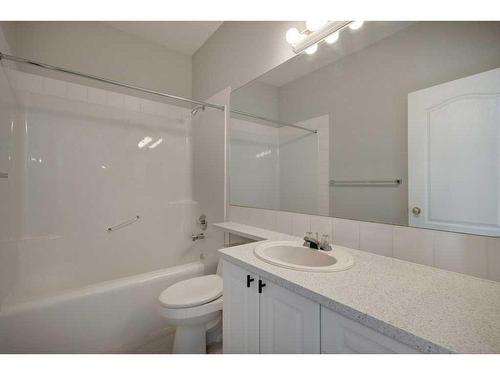 301-4507 45 Street Sw, Calgary, AB - Indoor Photo Showing Bathroom