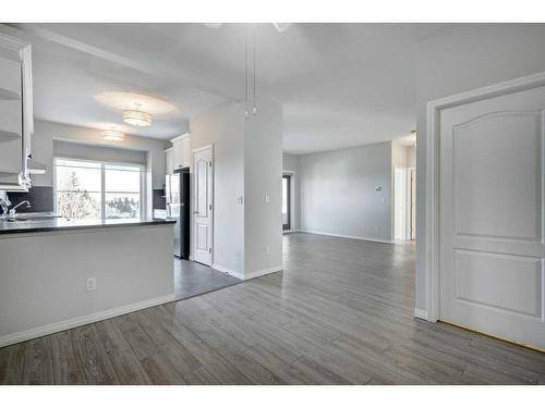 301-4507 45 Street Sw, Calgary, AB - Indoor