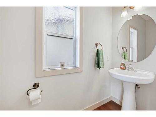 44 Sage Hill Point Nw, Calgary, AB - Indoor Photo Showing Bathroom