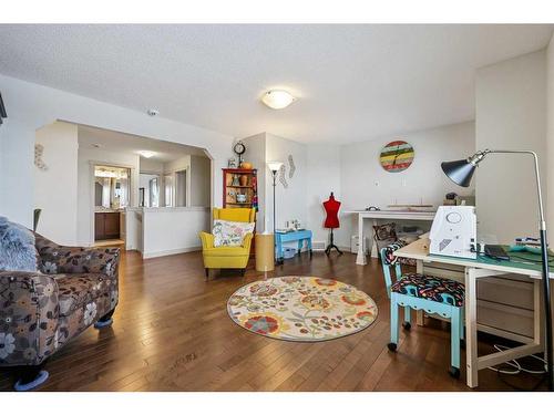 44 Sage Hill Point Nw, Calgary, AB - Indoor Photo Showing Living Room