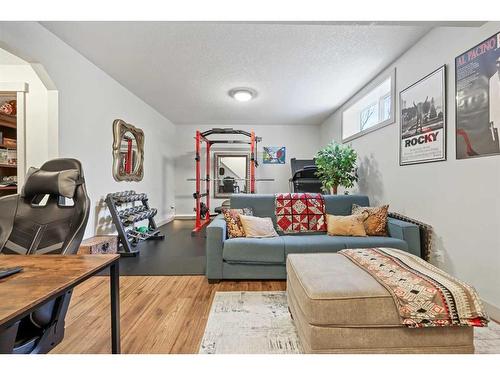 44 Sage Hill Point Nw, Calgary, AB - Indoor Photo Showing Living Room