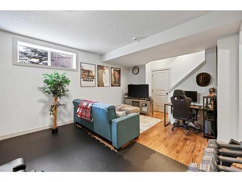 44 Sage Hill Point Nw, Calgary, AB - Indoor Photo Showing Living Room