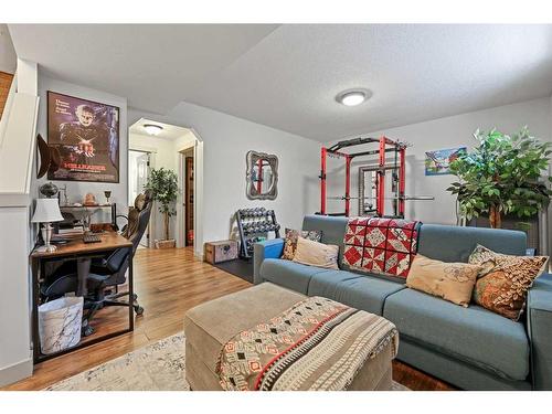 44 Sage Hill Point Nw, Calgary, AB - Indoor Photo Showing Living Room