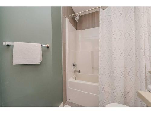 373 Walden Drive Se, Calgary, AB - Indoor Photo Showing Bathroom